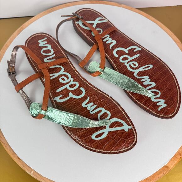 Sam Edelman Gigi Flat Green Metalic T-Strap Sandals Sz 8.5 Vacation Resort - Picture 1 of 7